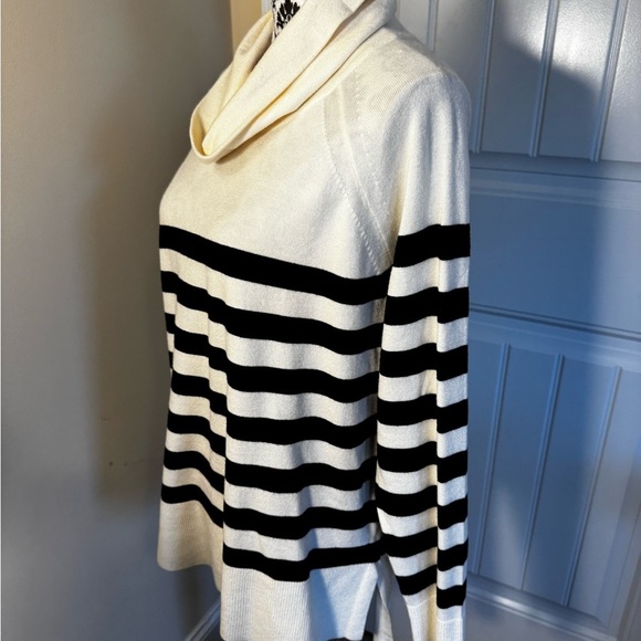 Cyrus Sweater NWT - Picture 3 of 8